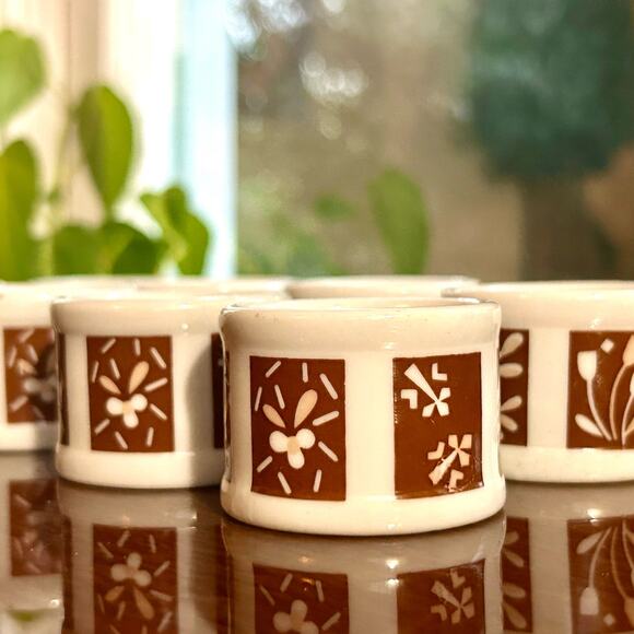 Vintage Town and Country Linen Corp Floral Porcelain Napkin Rings Set of 8 - Picture 8 of 9